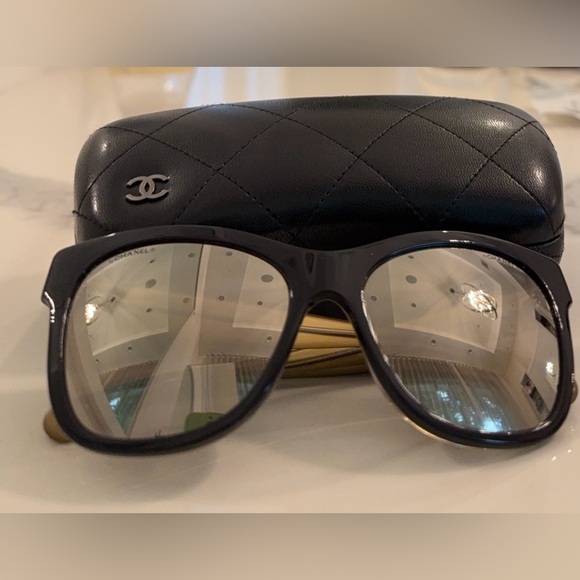 Chanel sunglasses - Picture 1 of 3